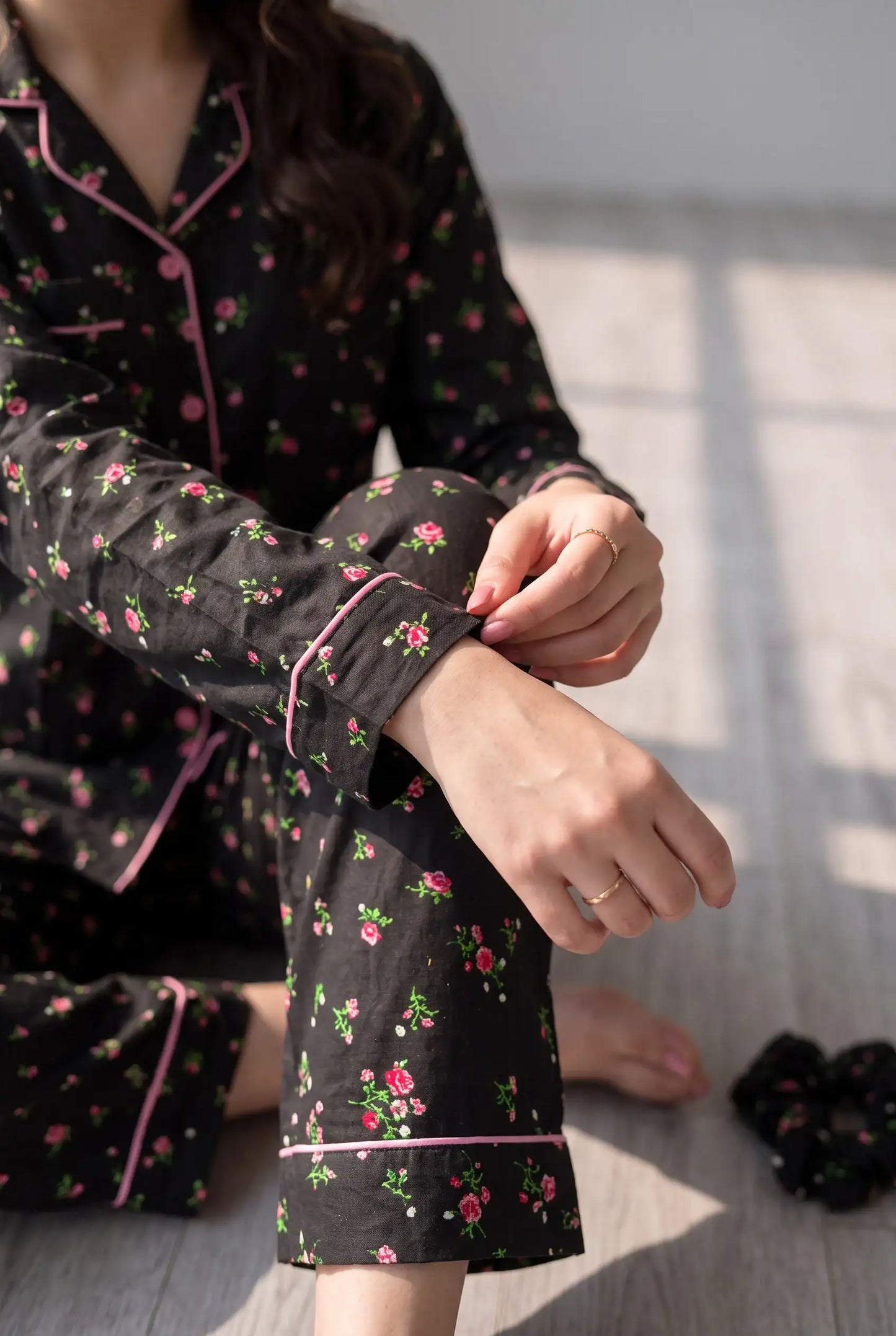 Linen Floral Lounge Set – Midnight Blossom